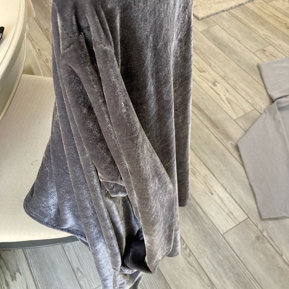 Beautiful and washable velvet fun oversized blazer. So cute!! Amayrillus size L - Picture 3 of 5